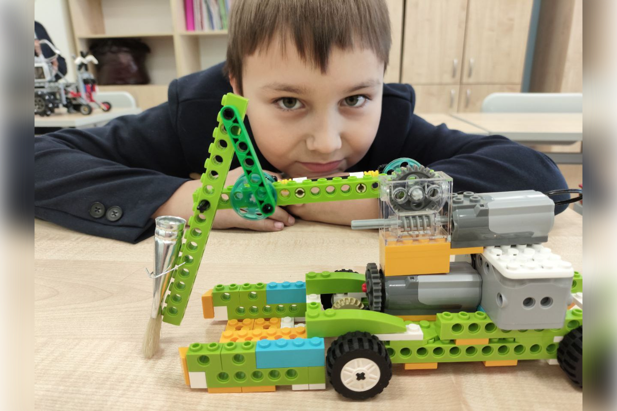 Робот-уборщик бумаги