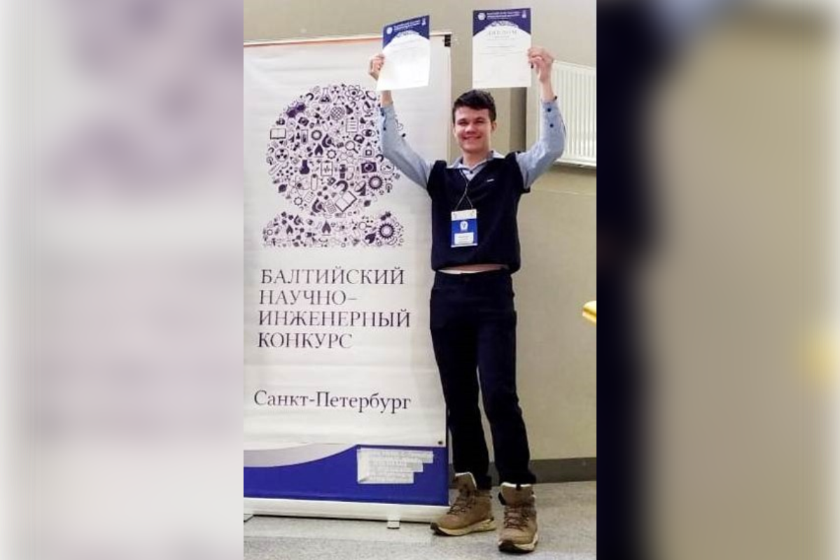 Математический  расчет характеристик эллипса в наклонном сечении цилиндра как модели орбиты космического аппарата