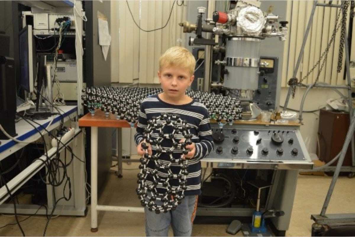 Путешествие в микромир с компьютером